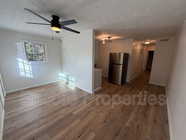 Foto del edificio - 310 Depot St