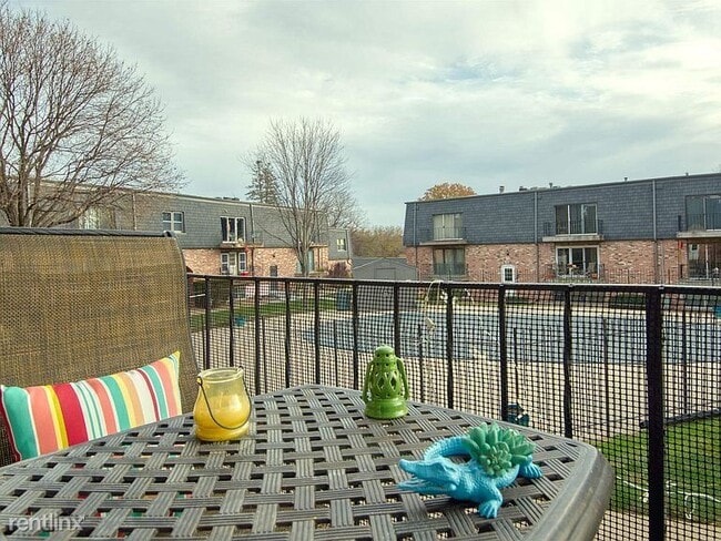 Building Photo - 3 br, 2 bath Condo - 12723 Woodcrest Plz 2...