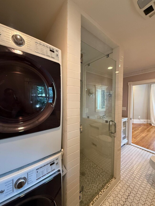 Building Photo - 11 Beech St