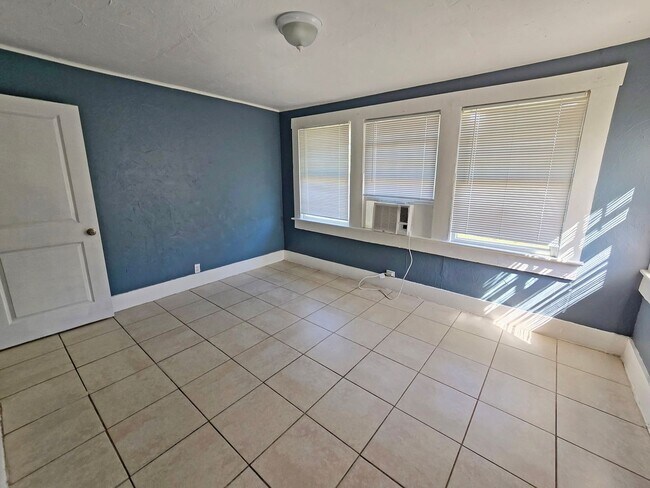 Foto del edificio - 612 26th St W