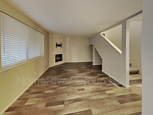 Building Photo - 3687 S Gekeler Ln