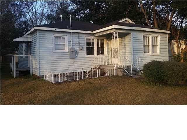 Primary Photo - 70 Chieftain Way