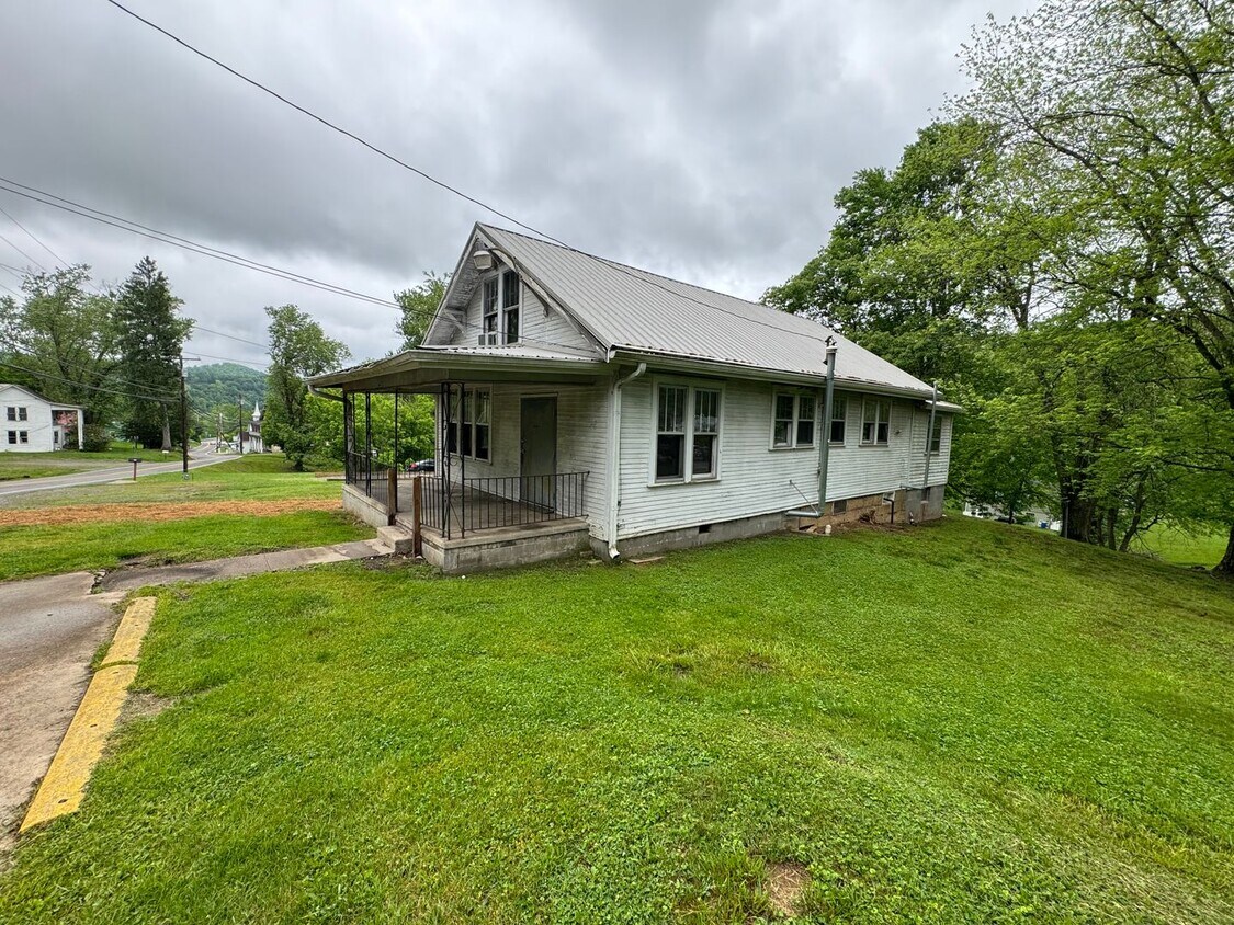 Building Photo - 807 Mineral Rd. Glenville, WV 26351
