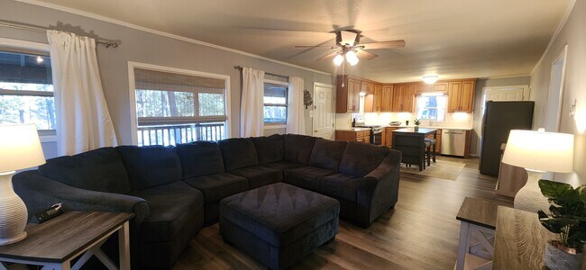 Foto del edificio - 403 Brady Canyon Rd