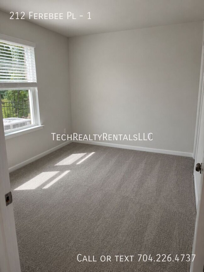 Building Photo - 212 Ferebee Pl