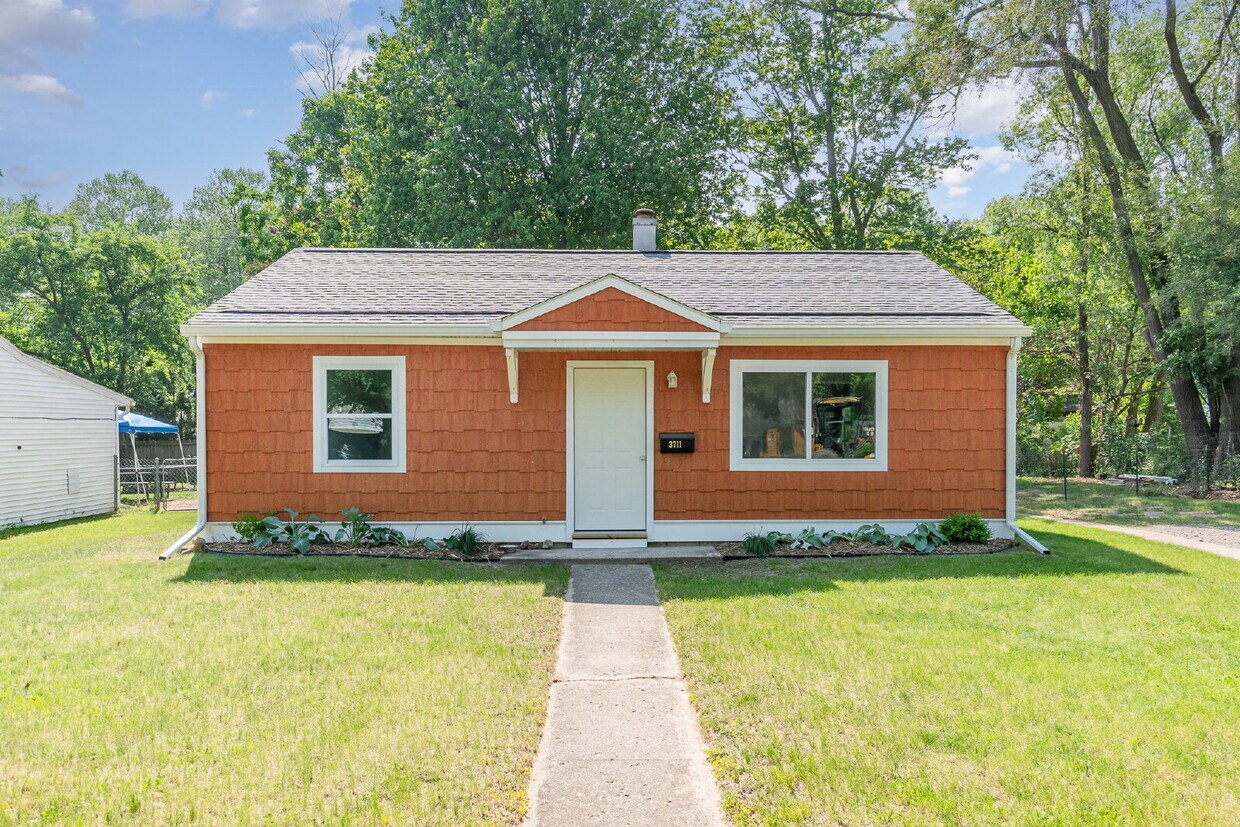Foto principal - 2- Bedroom Single family home Only $1250/M...