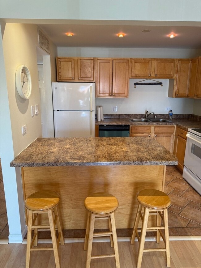 Building Photo - 910 Beau Dr