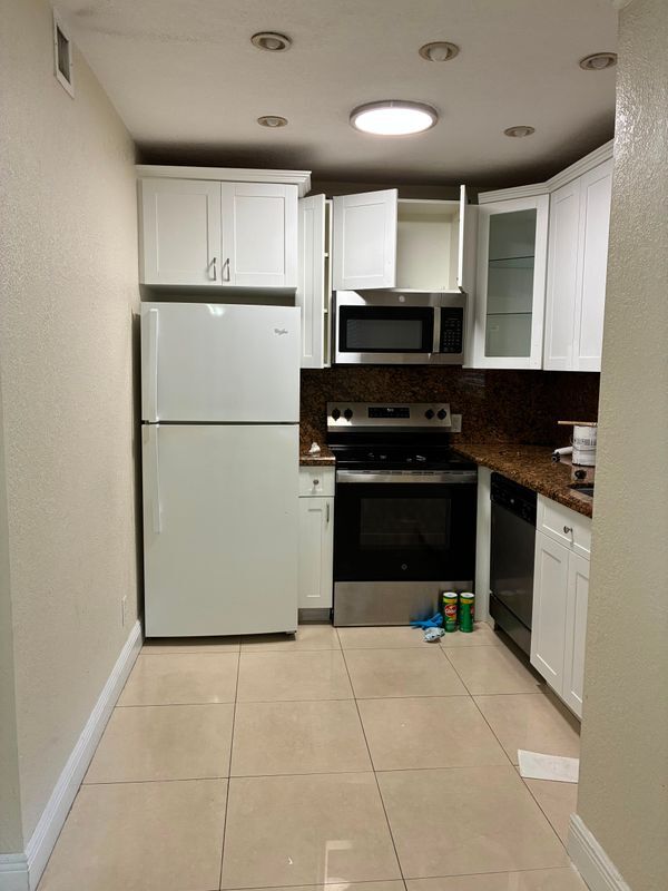 Foto del edificio - 1300 Moffett St