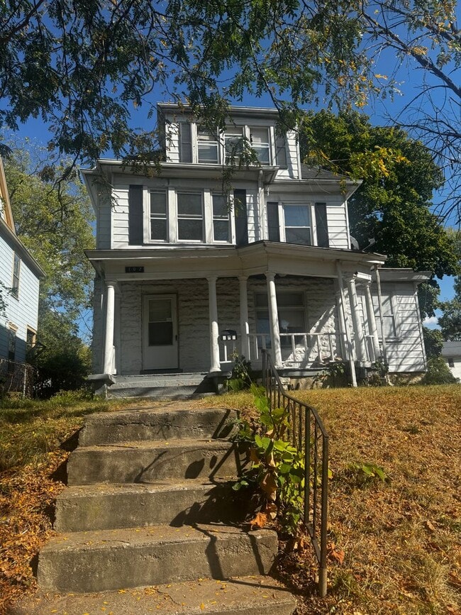 Building Photo - 102 Rockwood Ave