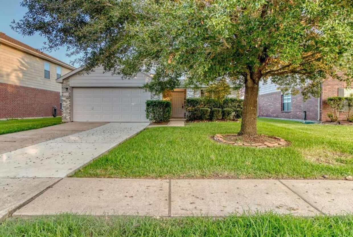 Foto principal - "Charming 4-Bedroom Home in Rosenberg, TX ...