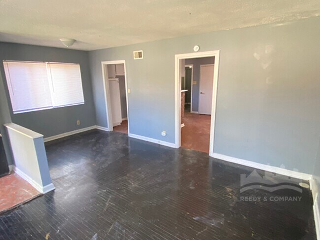 Foto del edificio - 2463 Brewster Ave