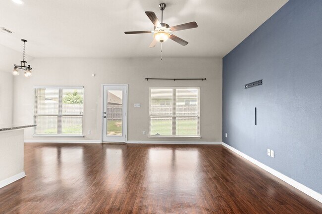 Building Photo - 3 Bedroom 2 bath in La Pointe Community