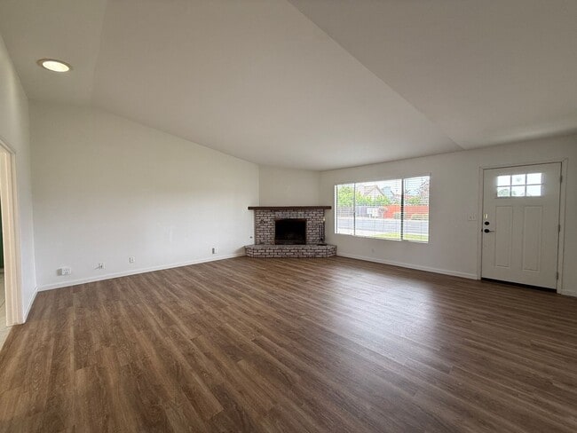 Foto del edificio - Pioneer Village- Large Single Story Home Near Marian Hospital/101 Frwy