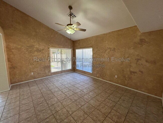 Building Photo - 405 E Rimrock Dr
