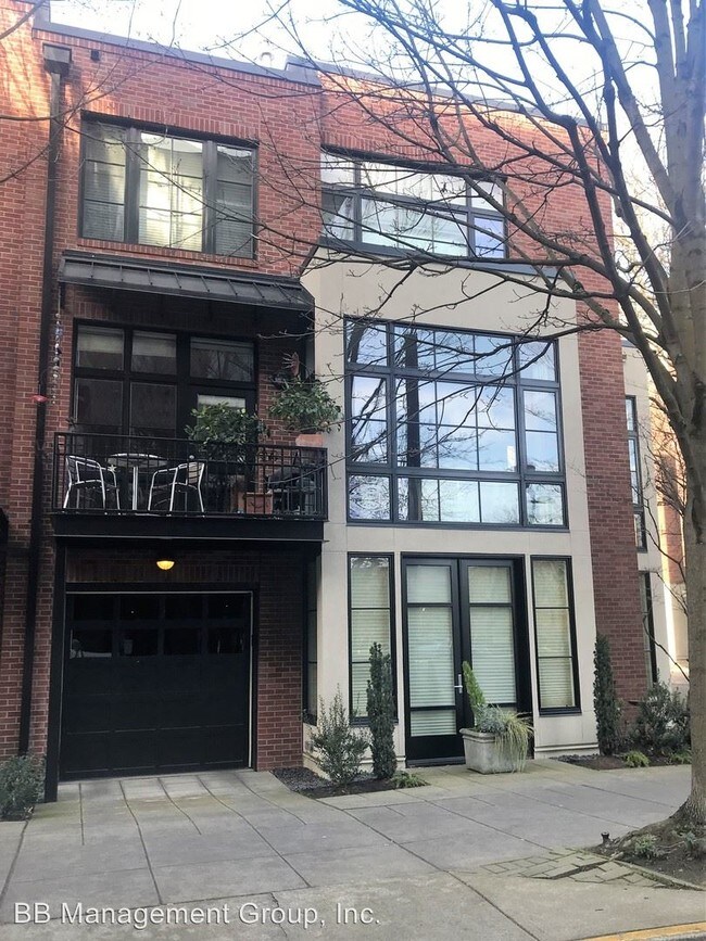 3 br, 3.5 bath House 1112 NW Johnson Street House for Rent in