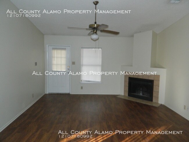 Foto del edificio - 3 Bedroom, 2 Bath duplex