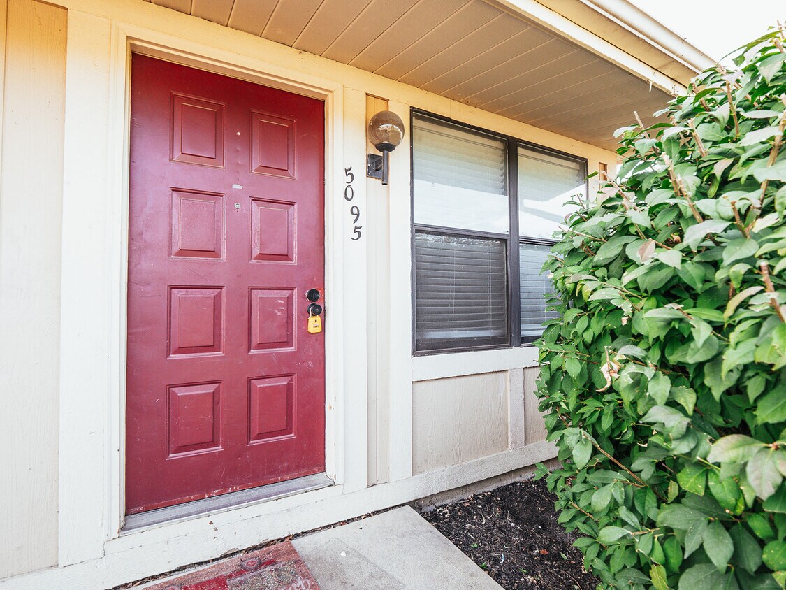 5095 Castlewood Way, Hamilton, OH 45011 Townhome Rentals in Hamilton