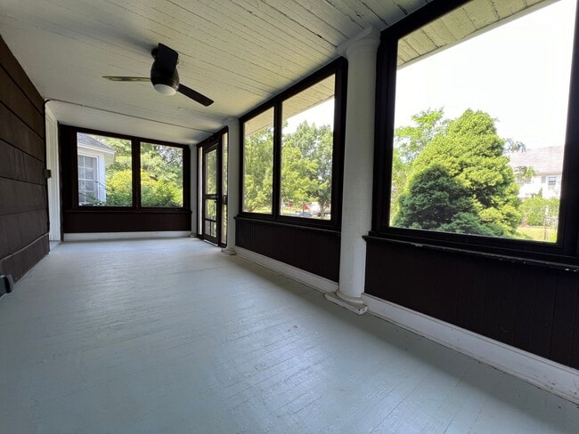 Building Photo - 2425 Demington Dr