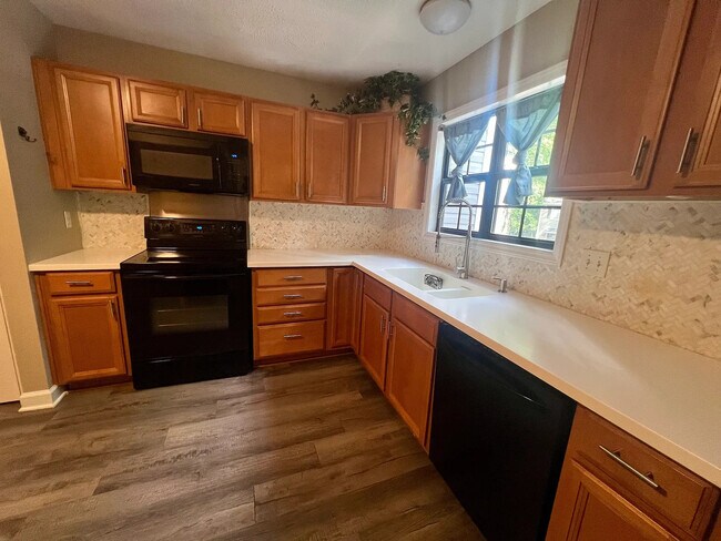 Foto del edificio - Room in Townhome on Willow Bridge Dr