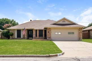 Building Photo - 721 Parkview Dr