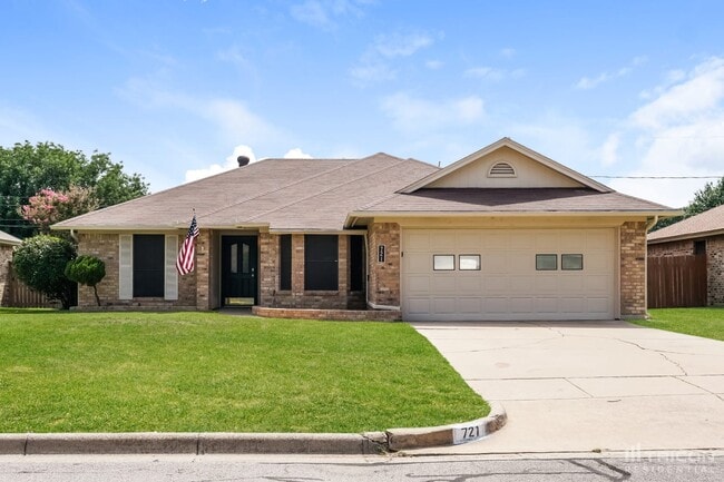 Building Photo - 721 Parkview Dr
