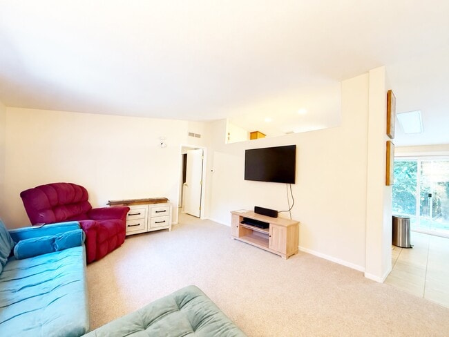 Building Photo - 360 E Rasor Rd