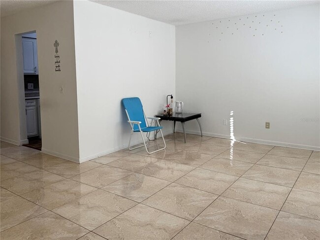 Building Photo - 9109 W Hillsborough Ave