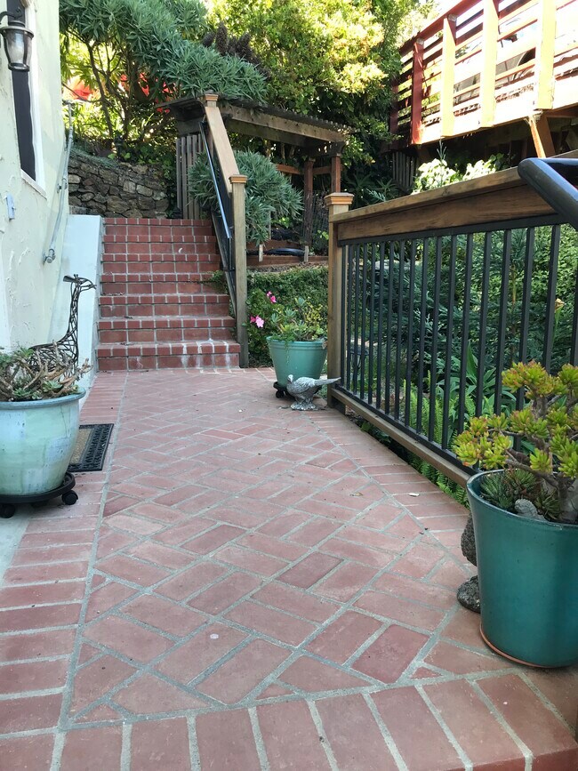 32 Atwood Ave Unit 32, Sausalito, CA 94965 Condo for Rent in