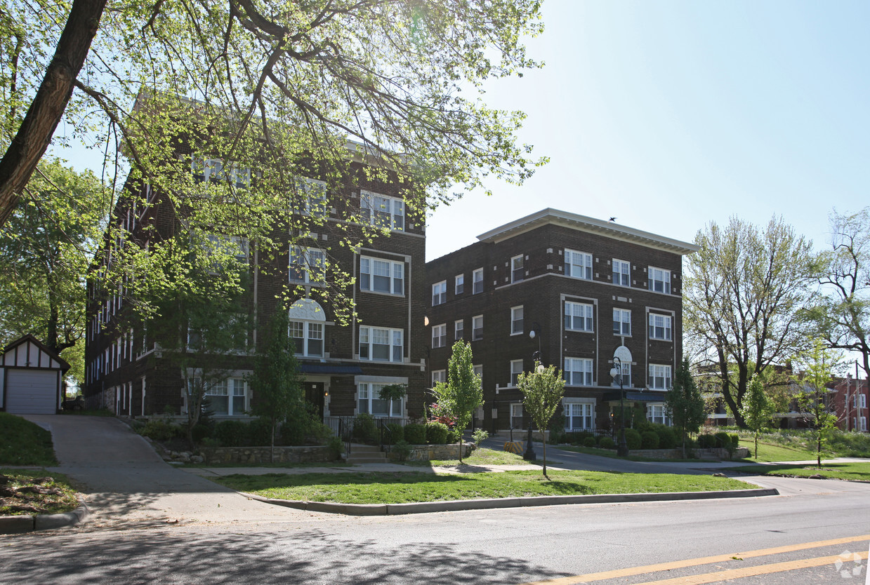 Building Photo - Gladstone Apartments