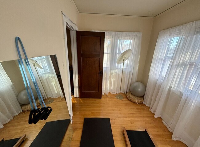 Foto del edificio - 3822-3824 N Maryland Ave.