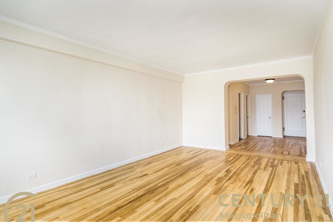 Foto del edificio - 159-00 Riverside Drive West
