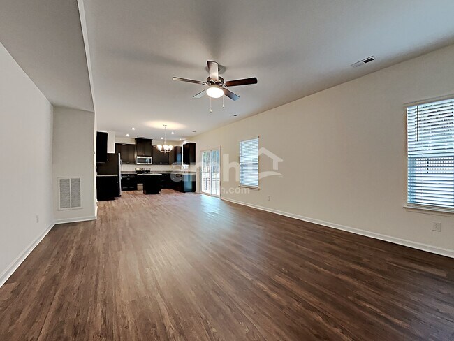 Foto del edificio - 5038 Twin River Dr