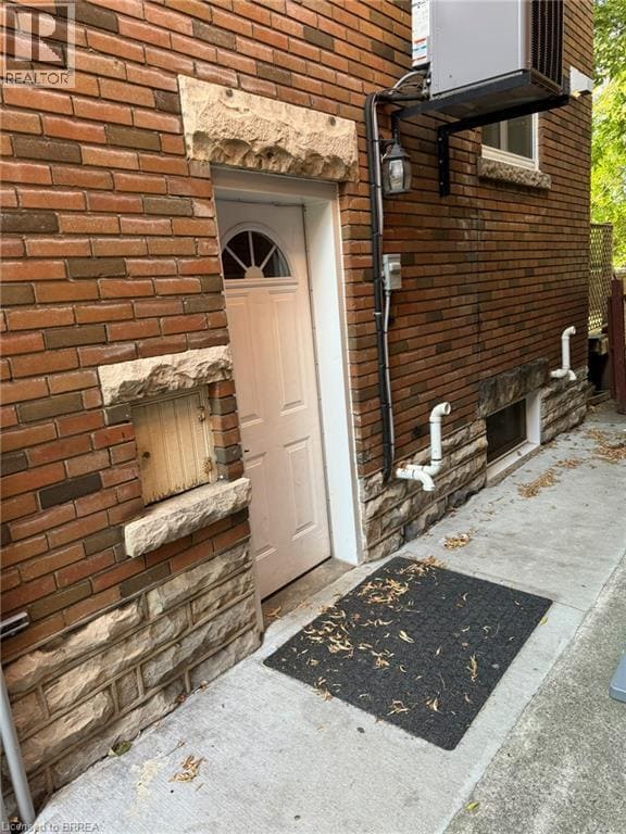 Building Photo - 266 Dalhousie St