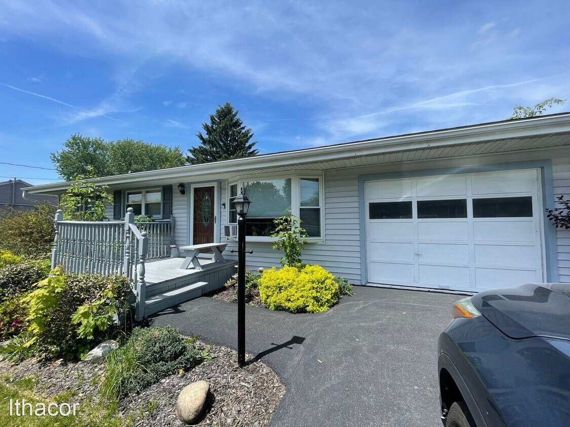 Primary Photo - 3 br, 2 bath House - 813 Lamont Cir