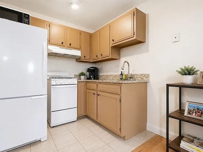 Photo - 130 Emerson St Apartment