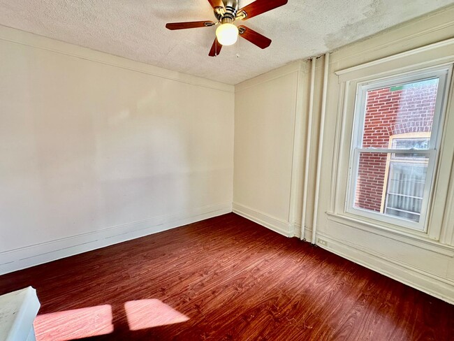 Foto del edificio - 43 S 13th St