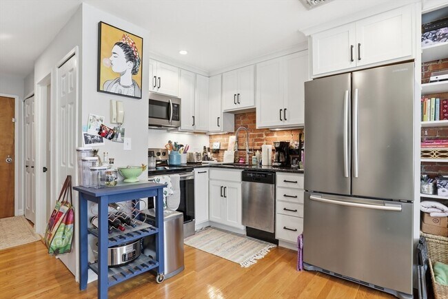 Building Photo - 95 Gainsborough St