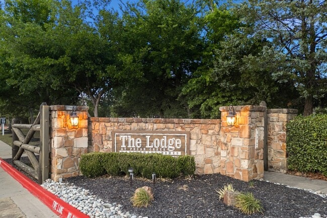 Building Photo - The Lodge at Pecan Creek