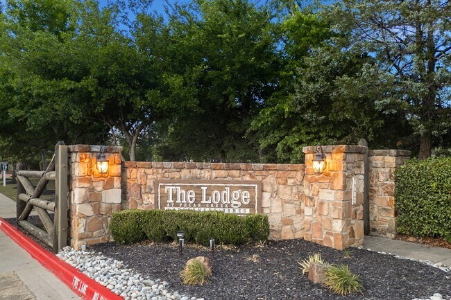 Foto del edificio - The Lodge at Pecan Creek
