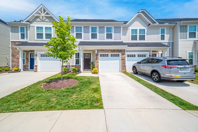 Photo - 317 Capeside Ct (Williamsburg, VA) Townhome