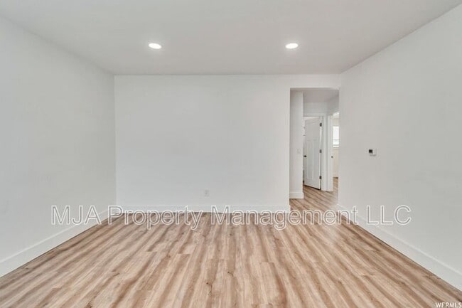 Building Photo - 927 W 1100 N