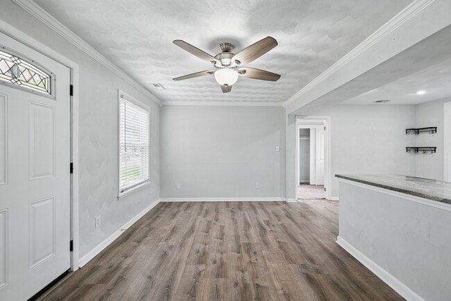 Foto del edificio - 3521 Brest Ave