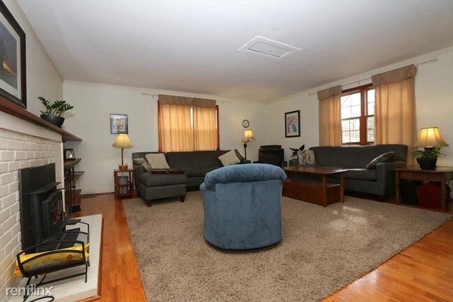 Building Photo - 3 br, 2.5 bath House - 5056 Twin Brook