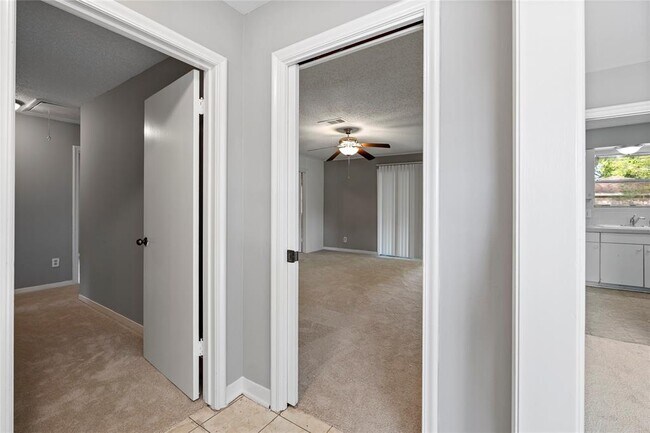 Foto del edificio - 10902 Chimney Rock Rd
