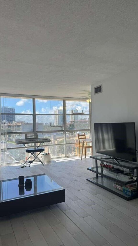 Foto principal - 851 Three Islands Boulevard