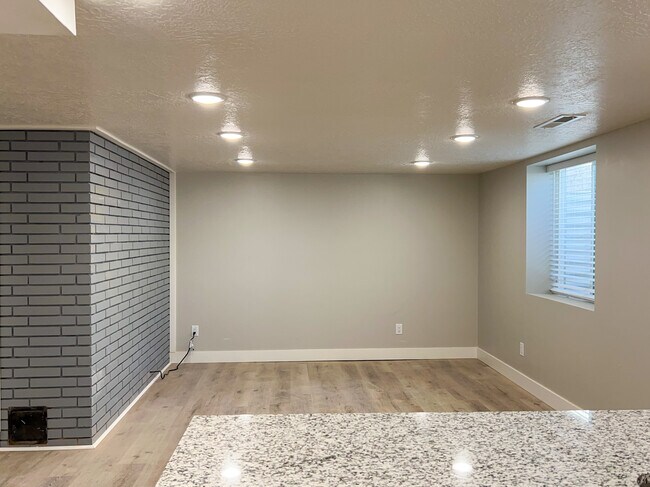 Building Photo - 702 N 100 W