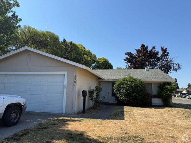 Building Photo - 3901 Avante Way