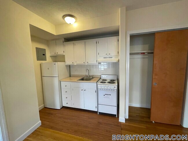Foto del edificio - 164 N Beacon St