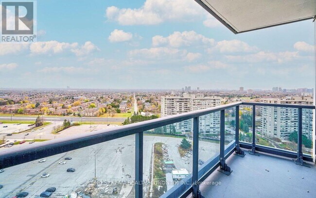 Photo du bâtiment - 50 Upper Mall Wy