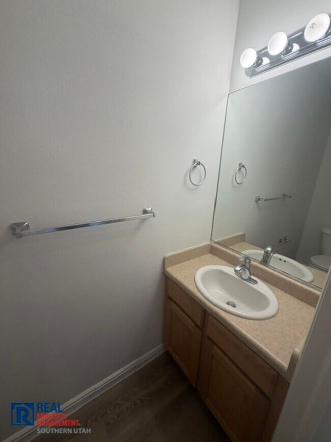 Foto del edificio - 790 N 2720 E